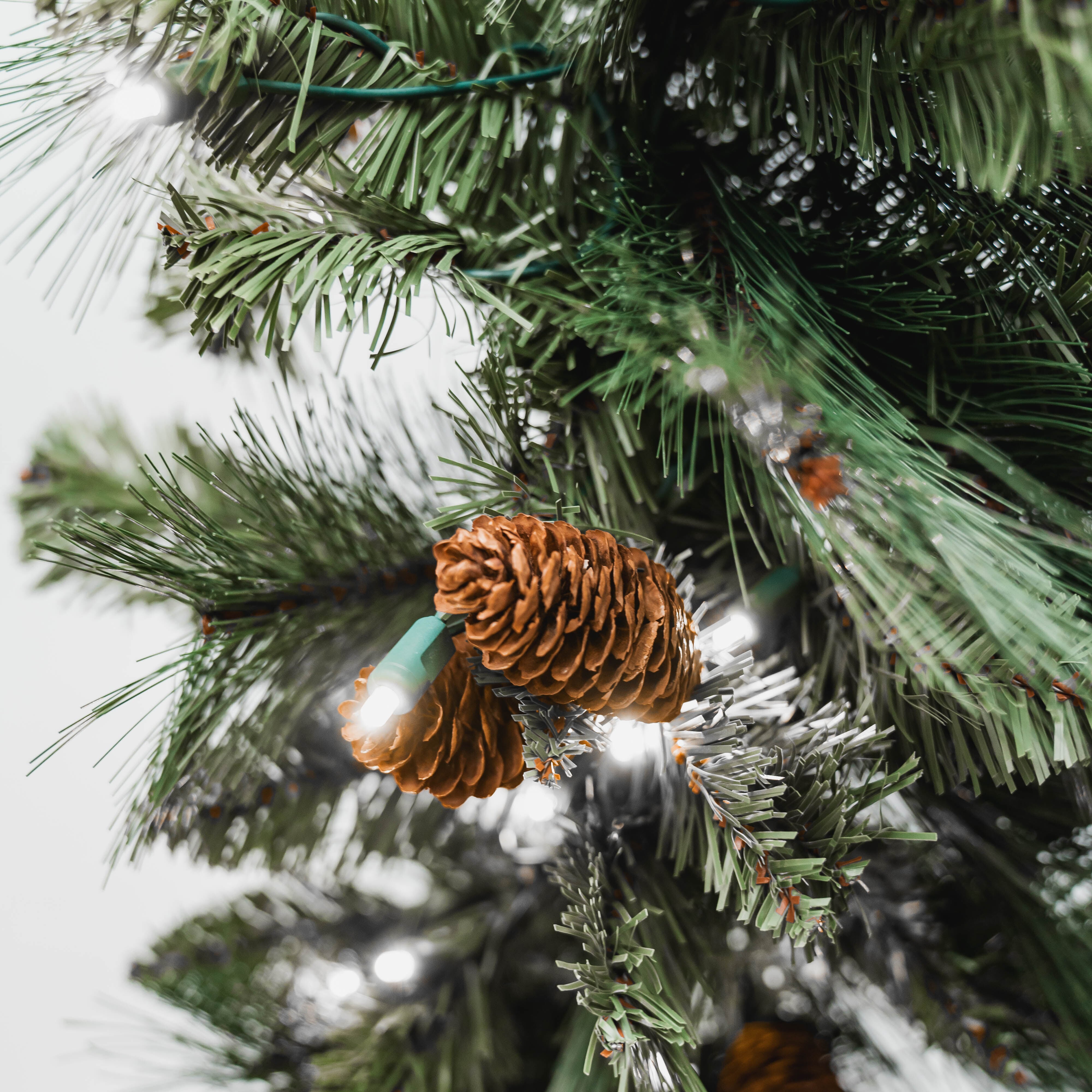 Mixed Evergreen Garland Wreaths & Garland Lights for Christmas 